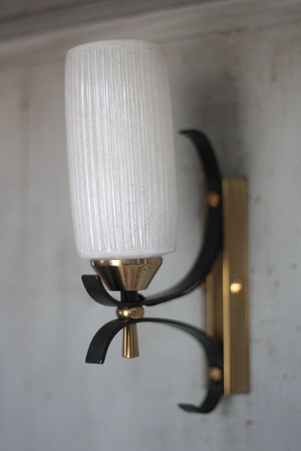 Applique vintage en laiton et fer des années 60, Arlus, lampe murale