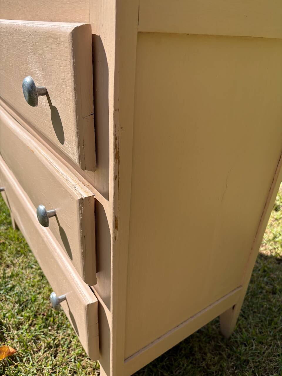 Commode vieux rose