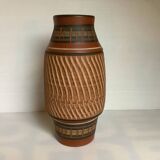 Homvombeit terra cotta vase