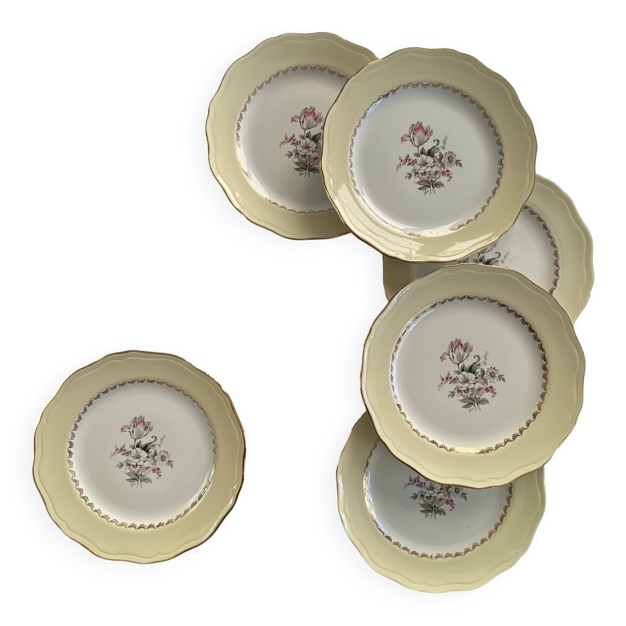 6 antique cream-coloured earthenware dinner plates with gold decoration and flowers.
