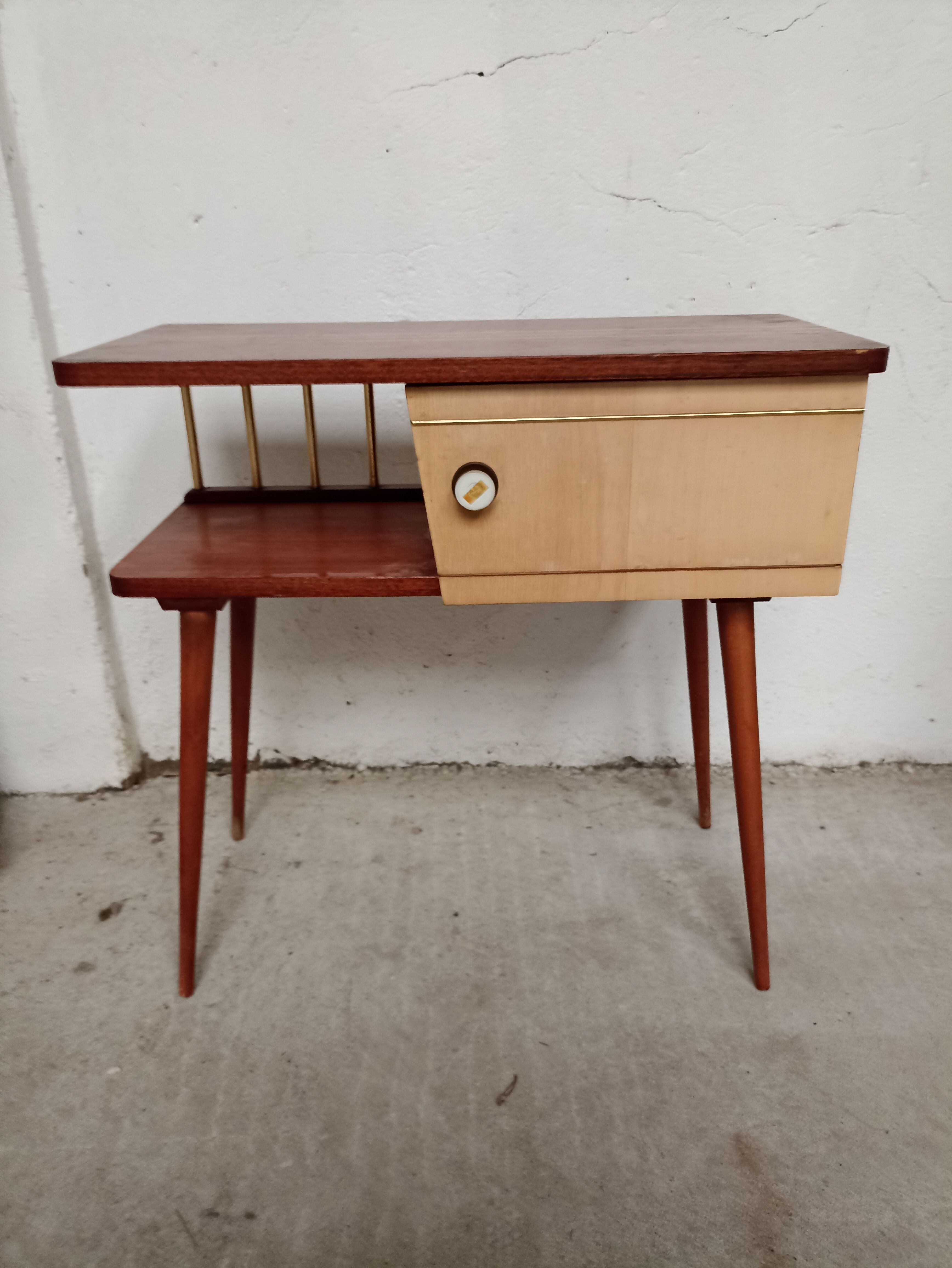 Meuble téléphone vintage
