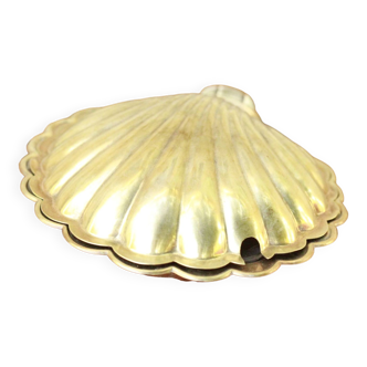 Old shell-shaped butter dish