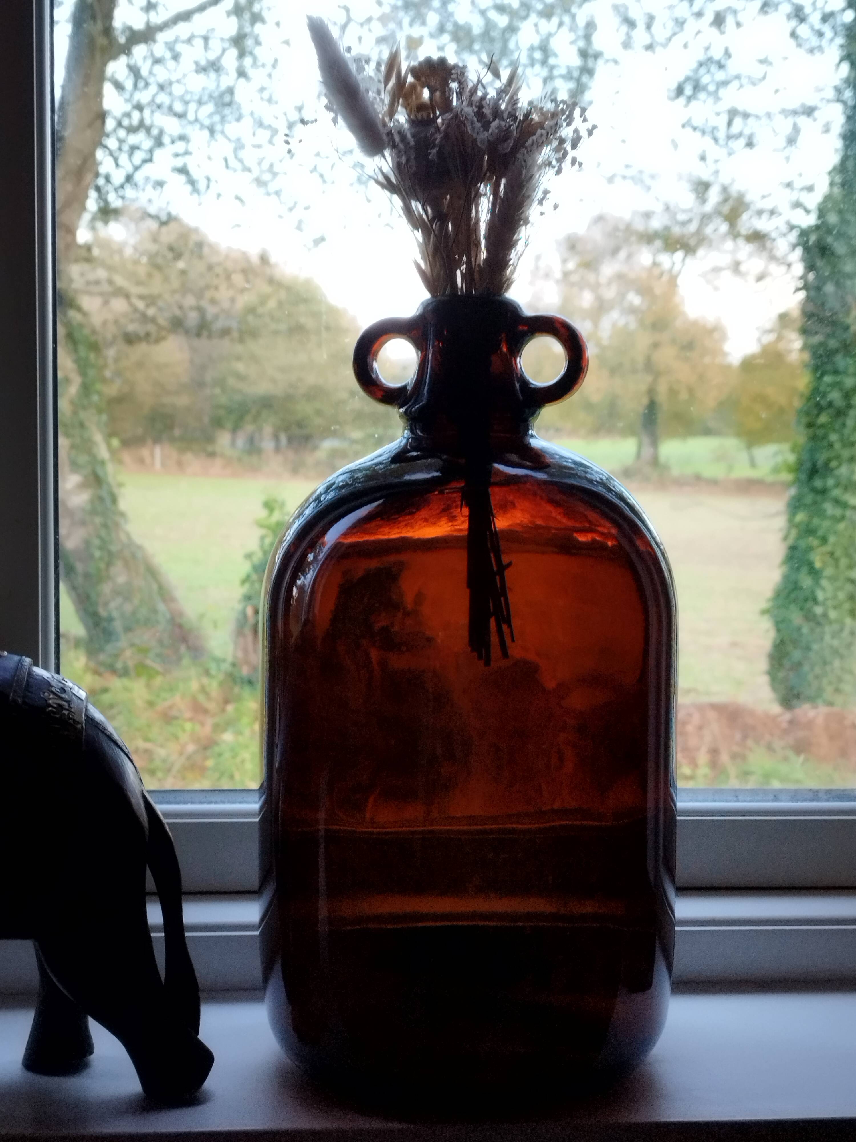 Amber glass cylinder with 2 handles