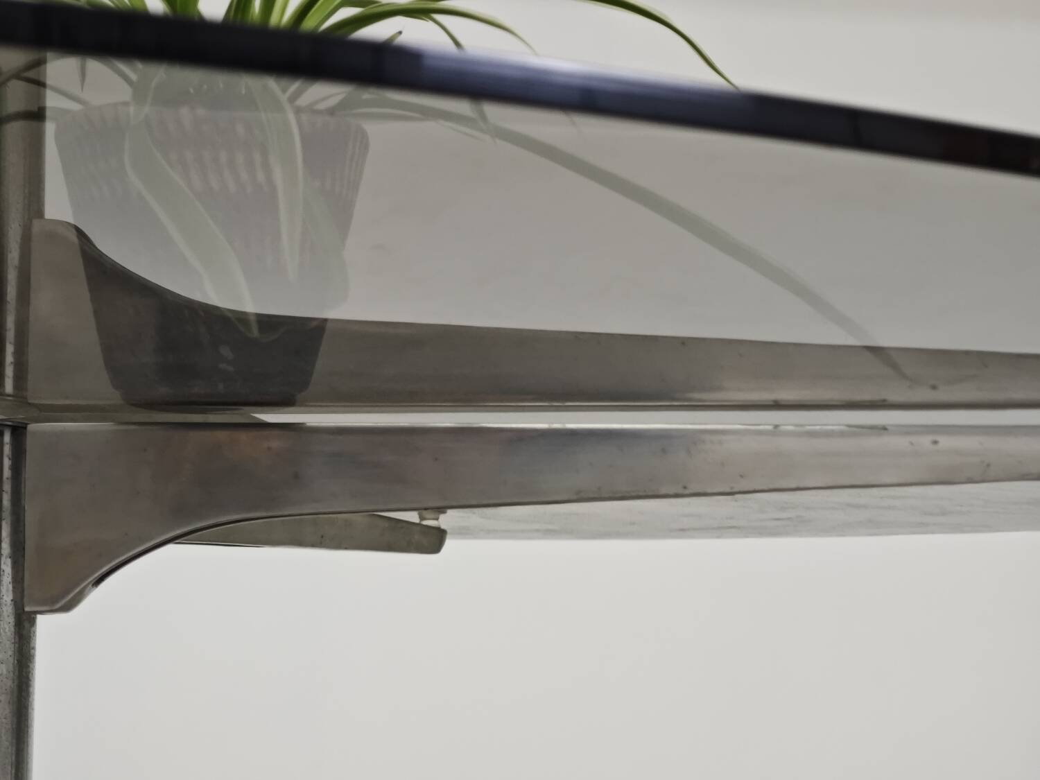 Dining table in glass, aluminum and chrome steel