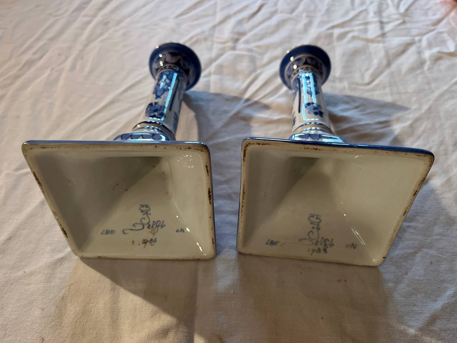 2 candlesticks in the style of the fiancé of Delft, Holland, 1988