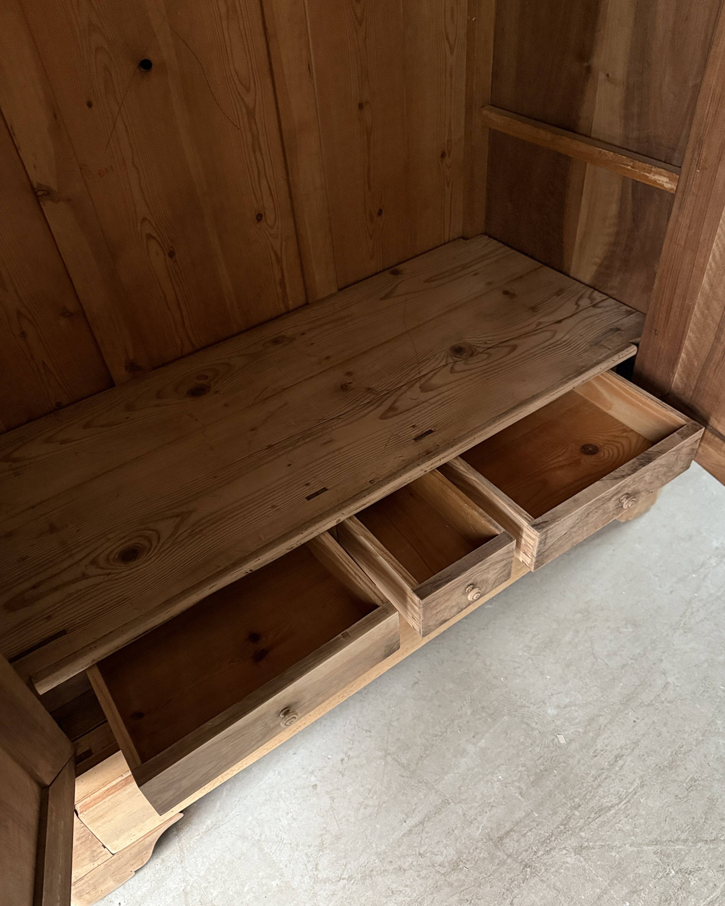 Large wedding wardrobe (renovated)