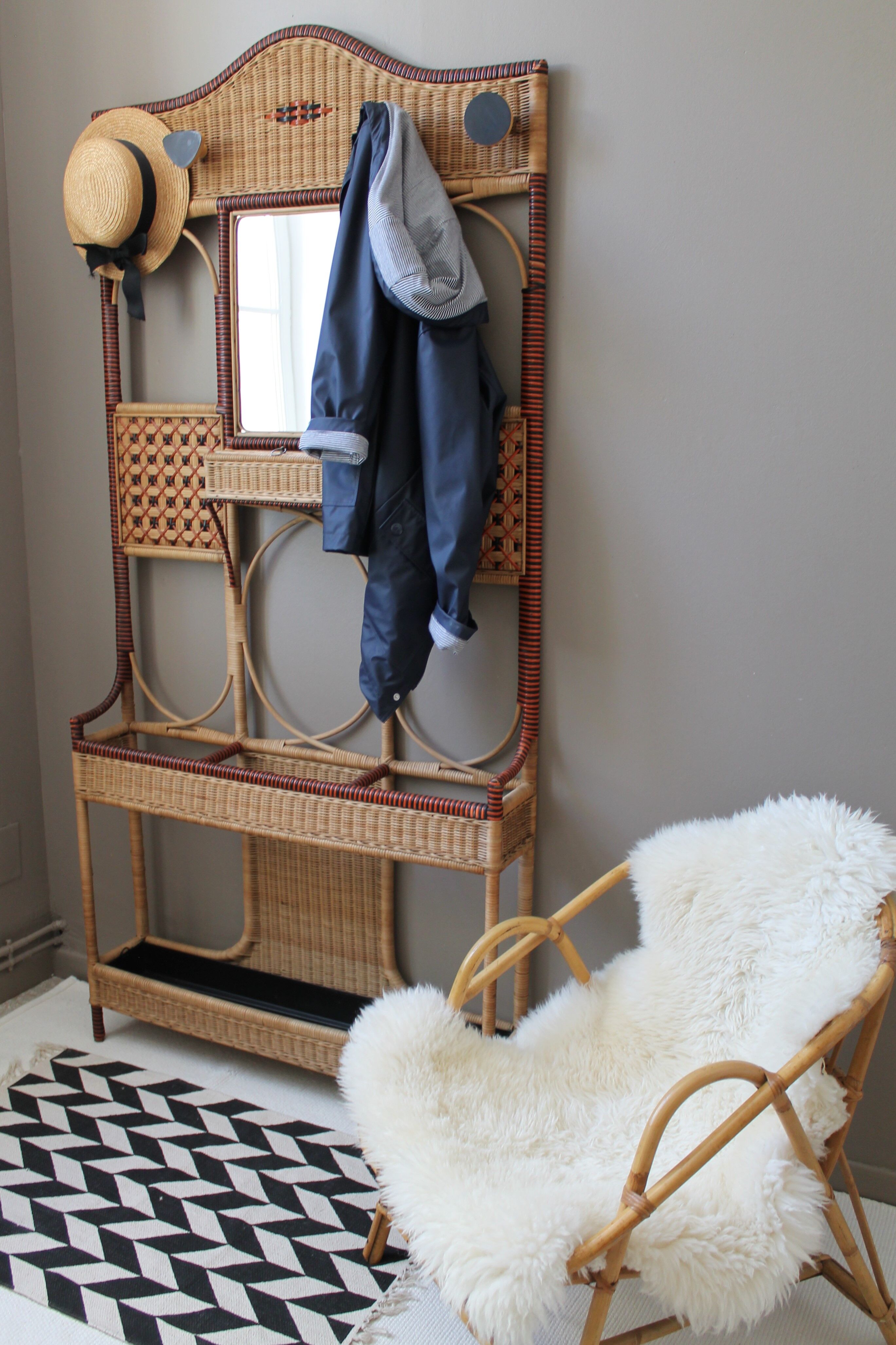 Porte-manteaux of the vintage years