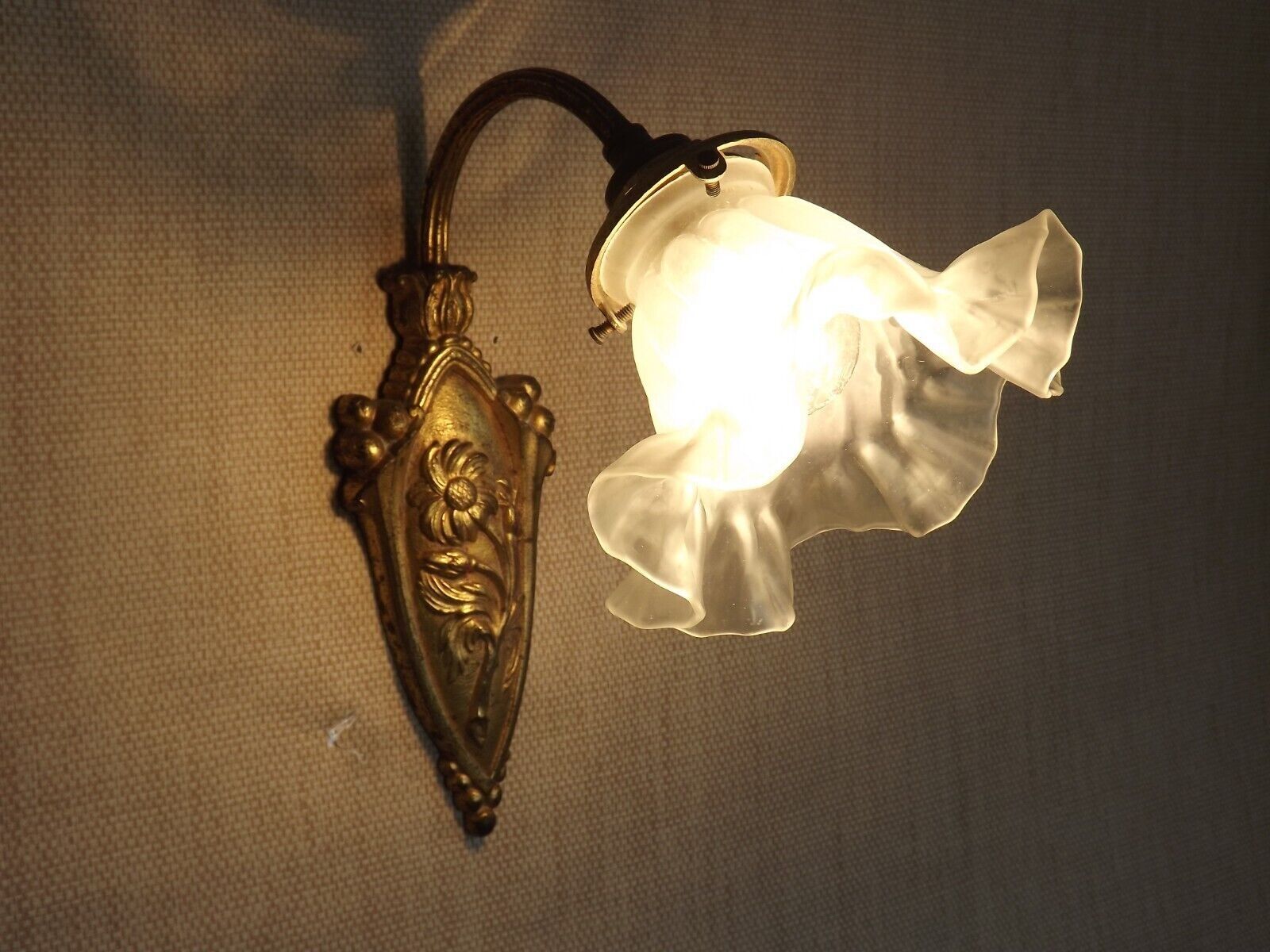 French art nouveau bronze wall light white frilled patterned glass shade 4213