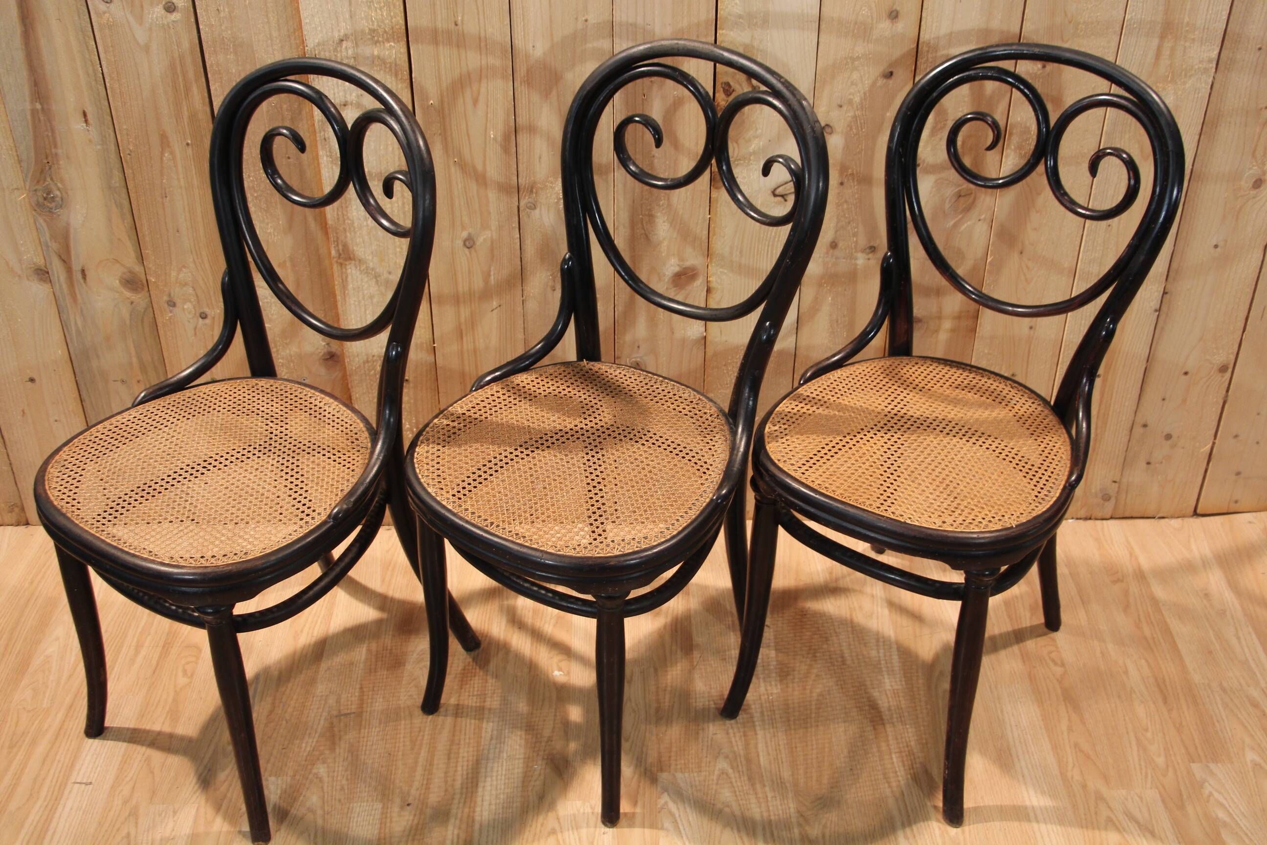 Series 6 Thonet chairs model no. 2