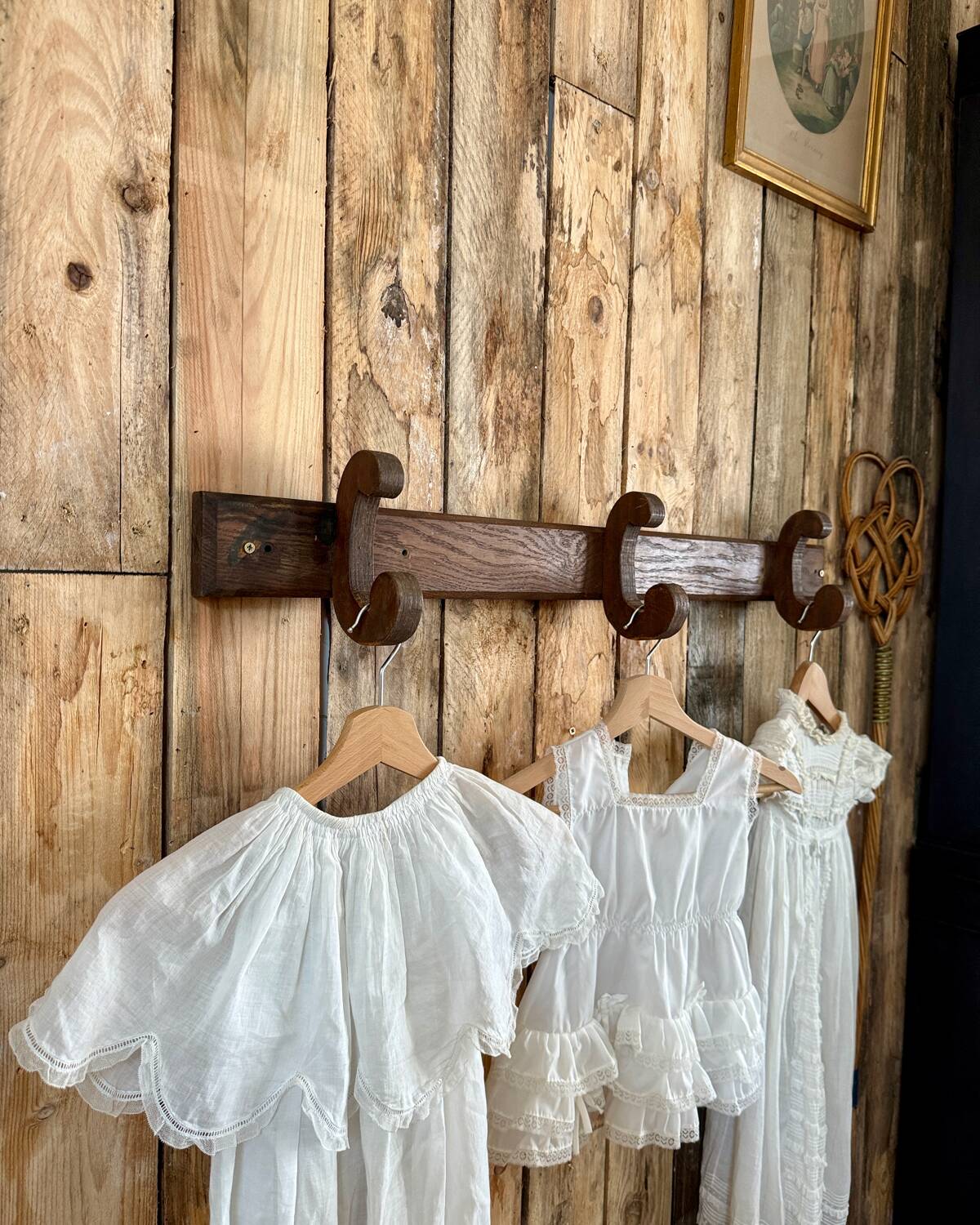 Oak wall-mounted coat rack