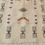 Tapis kilim blanc motifs multicolores fait main en pure laine