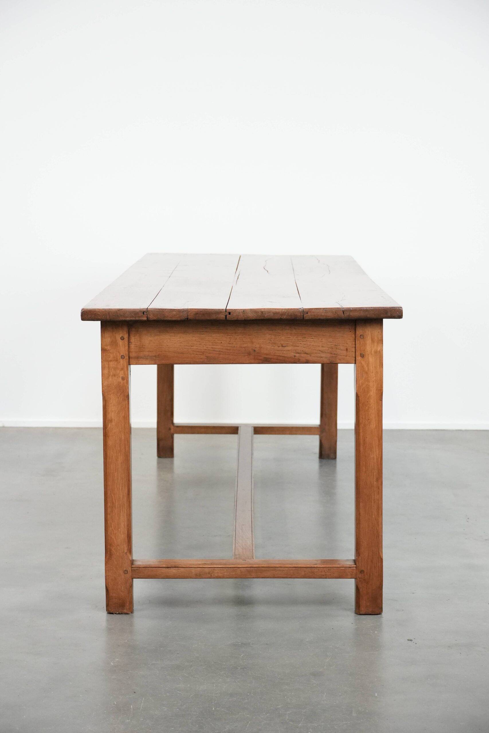 Grande table à manger antique française pour 6 à 8 personnes.