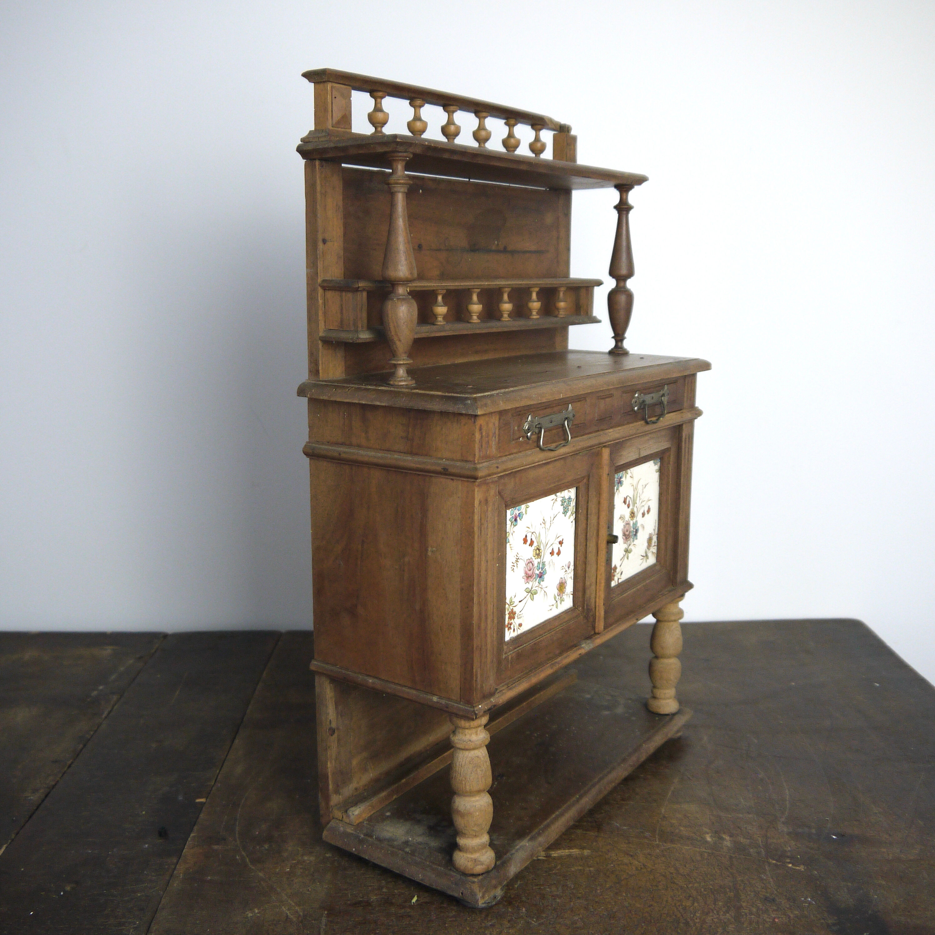 Vaisselier miniature en bois