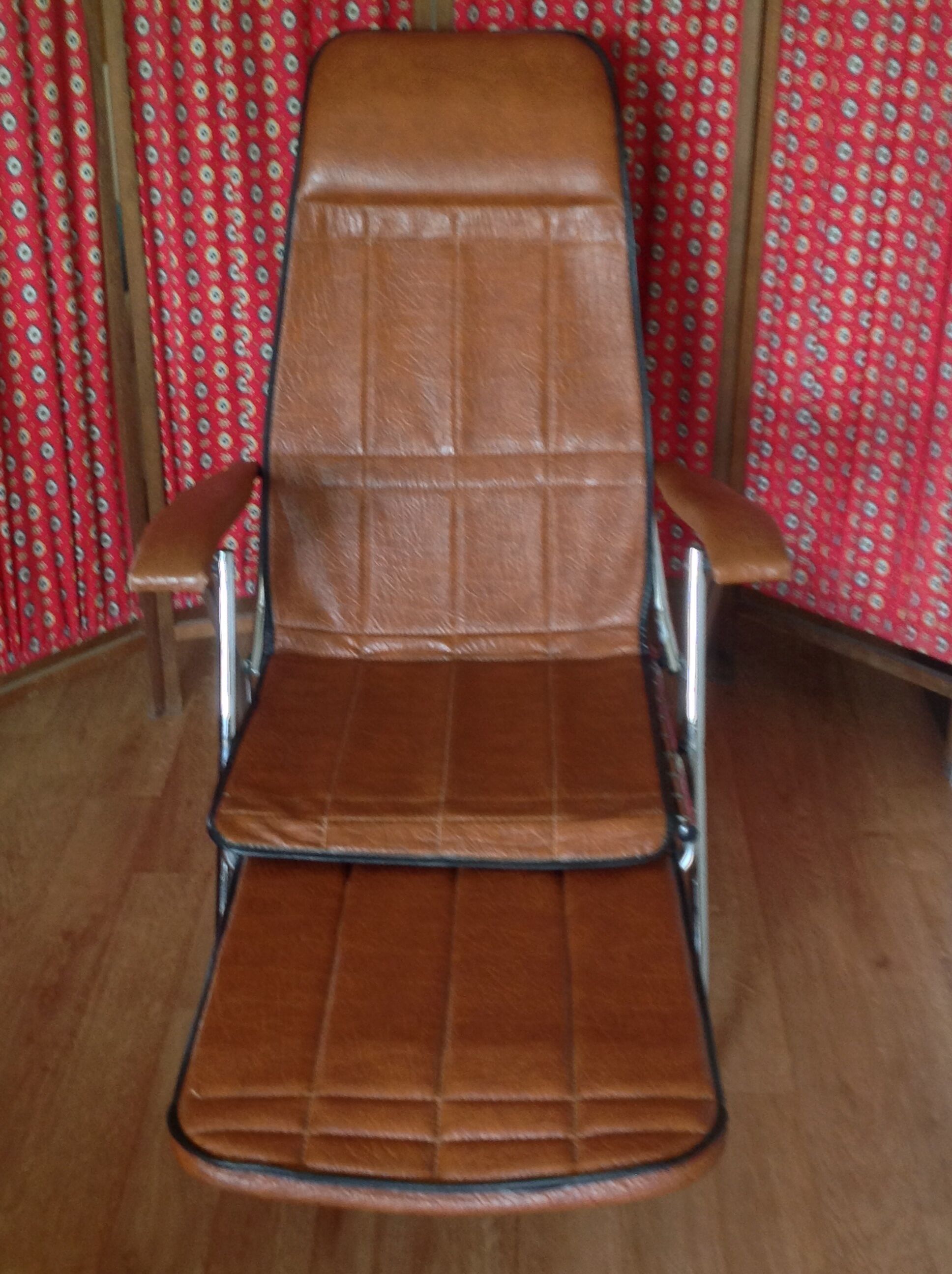 Vintage leather lounge chair