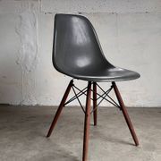 Set of 10 fibreglass & walnut DSW chairs, Charles & Ray Eames, Herman Miller, 60s-70s