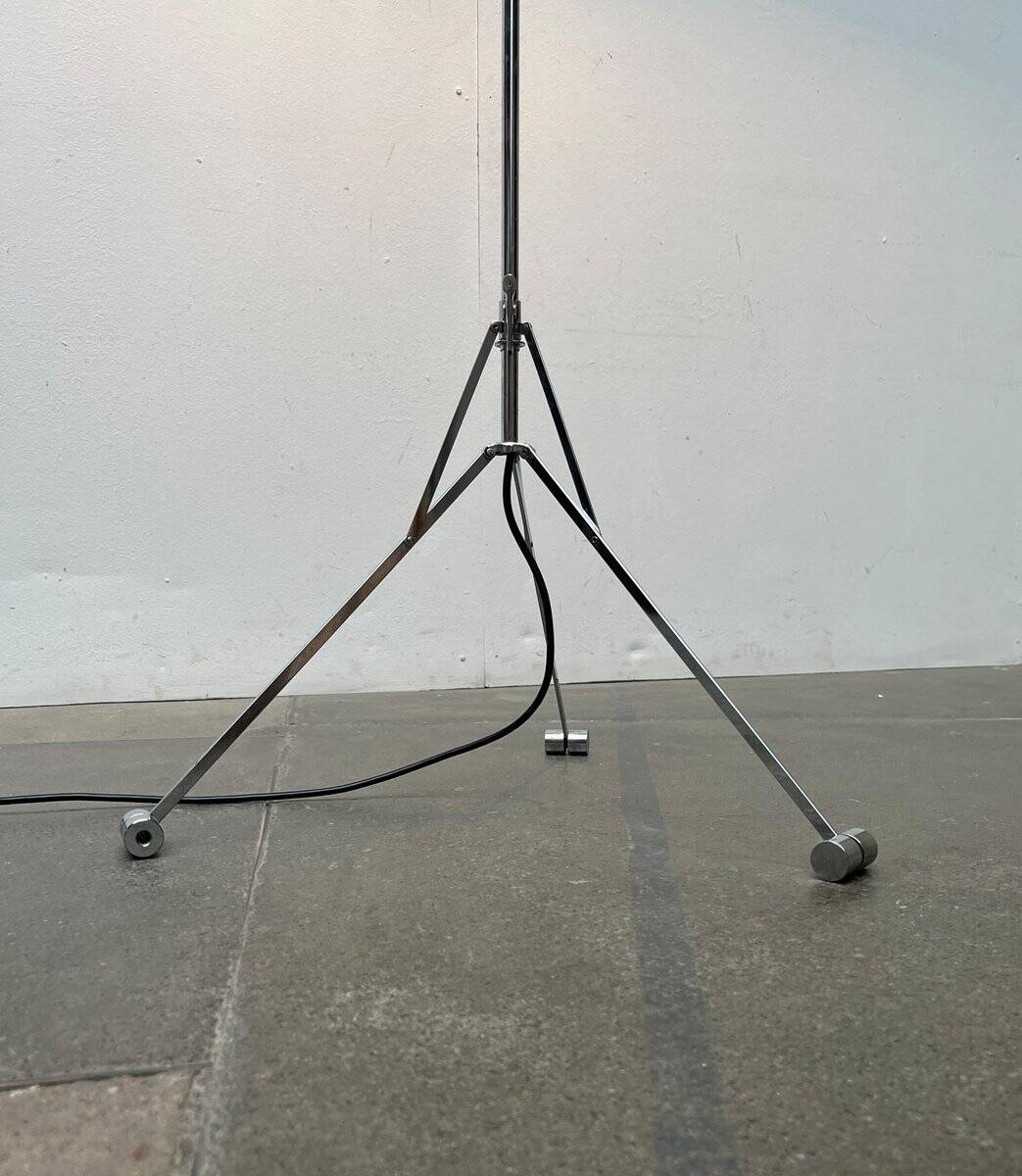 Vintage Italian Sintesi Terra folding floor lamp with tripod by Ernesto Gismondi for Artemide, 1970s.