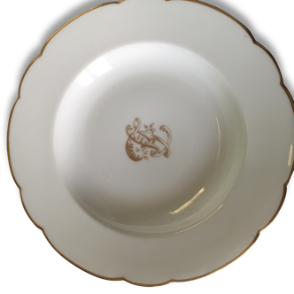 Assiette en porcelaine blanche
