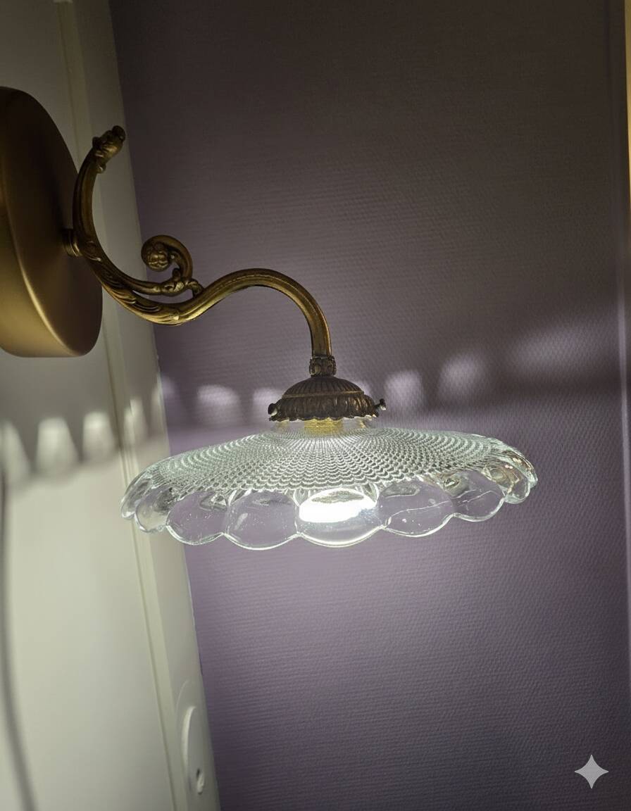 Valerysthal glass wall light