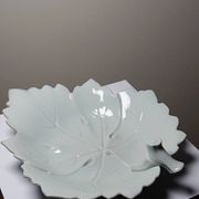 Coupe feuille de vigne vintage en porcelaine céladon de L. Michelaud Limoges