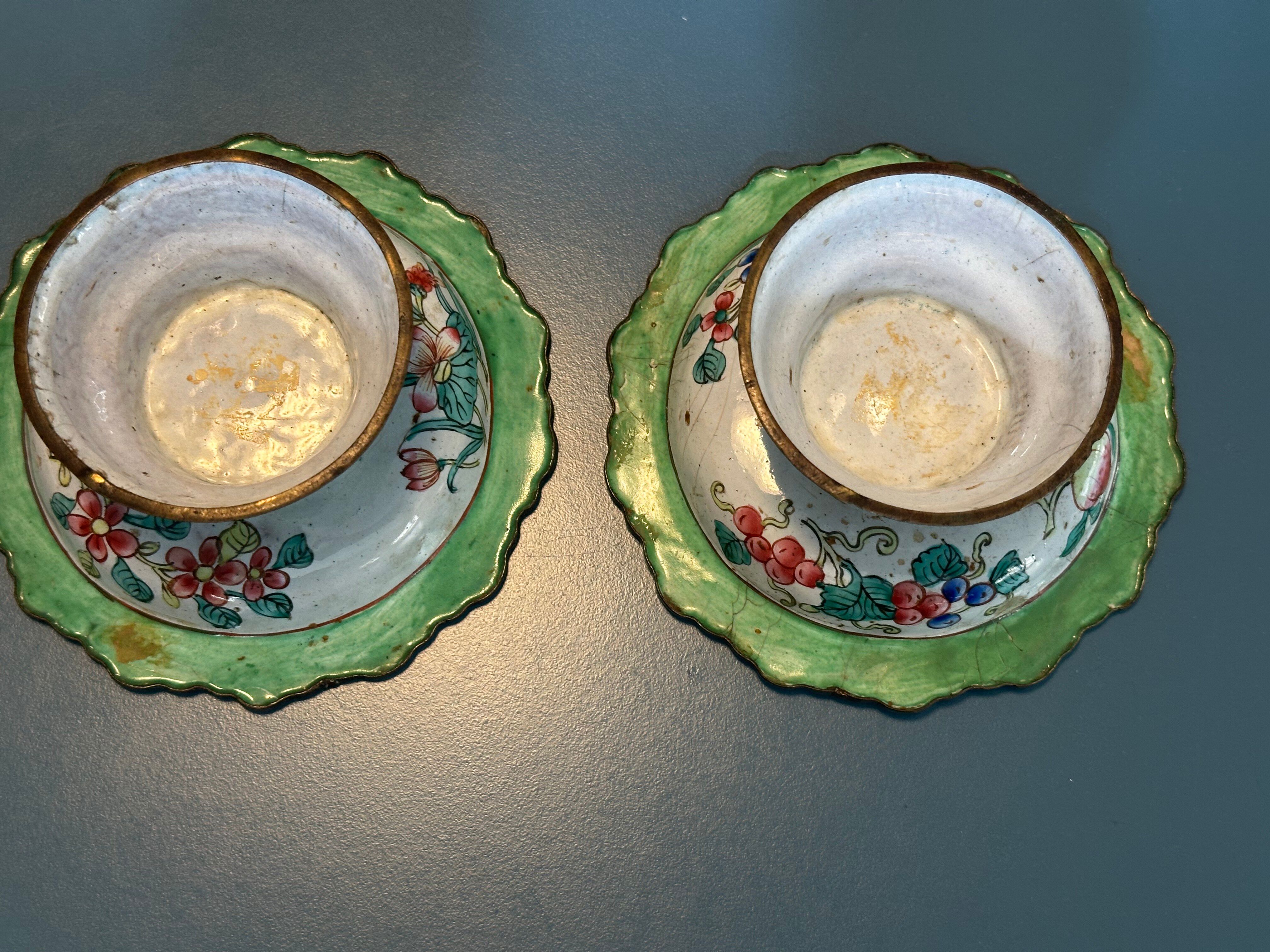 Pair of footed bowls in Canton enamel – China – floral decoration - F