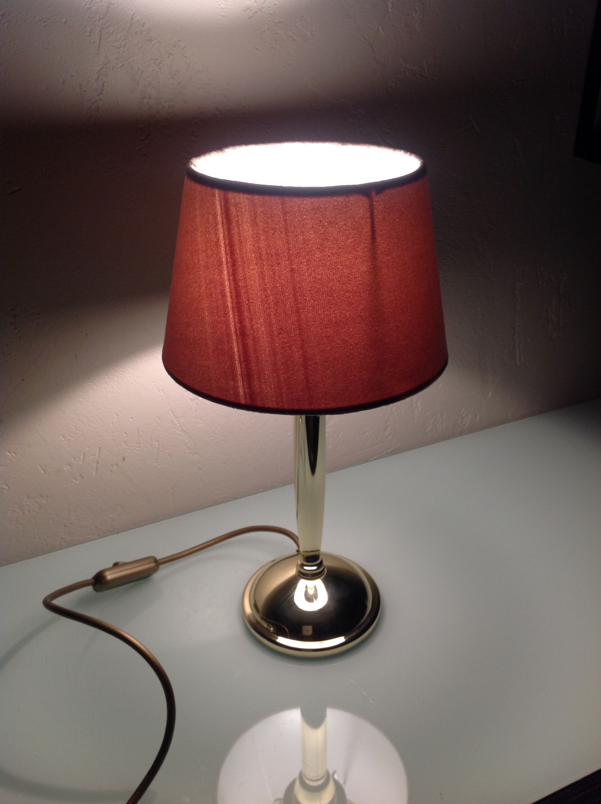 Lampe en  métal doré et abat jour peau de peche / vintage années 70-80