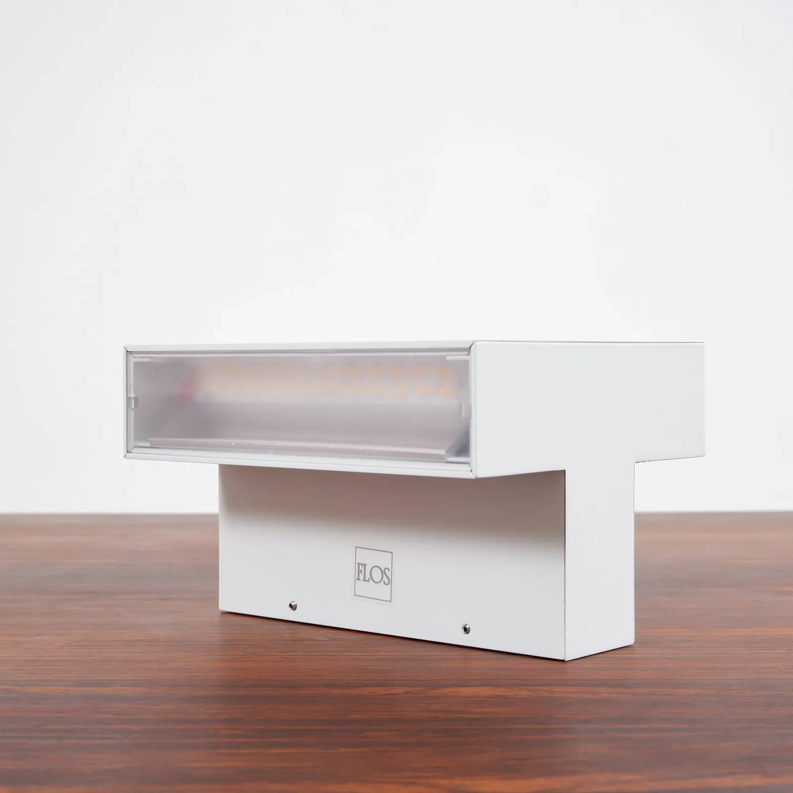 “Tight light” wall lamps by Piero Lissoni for Flos