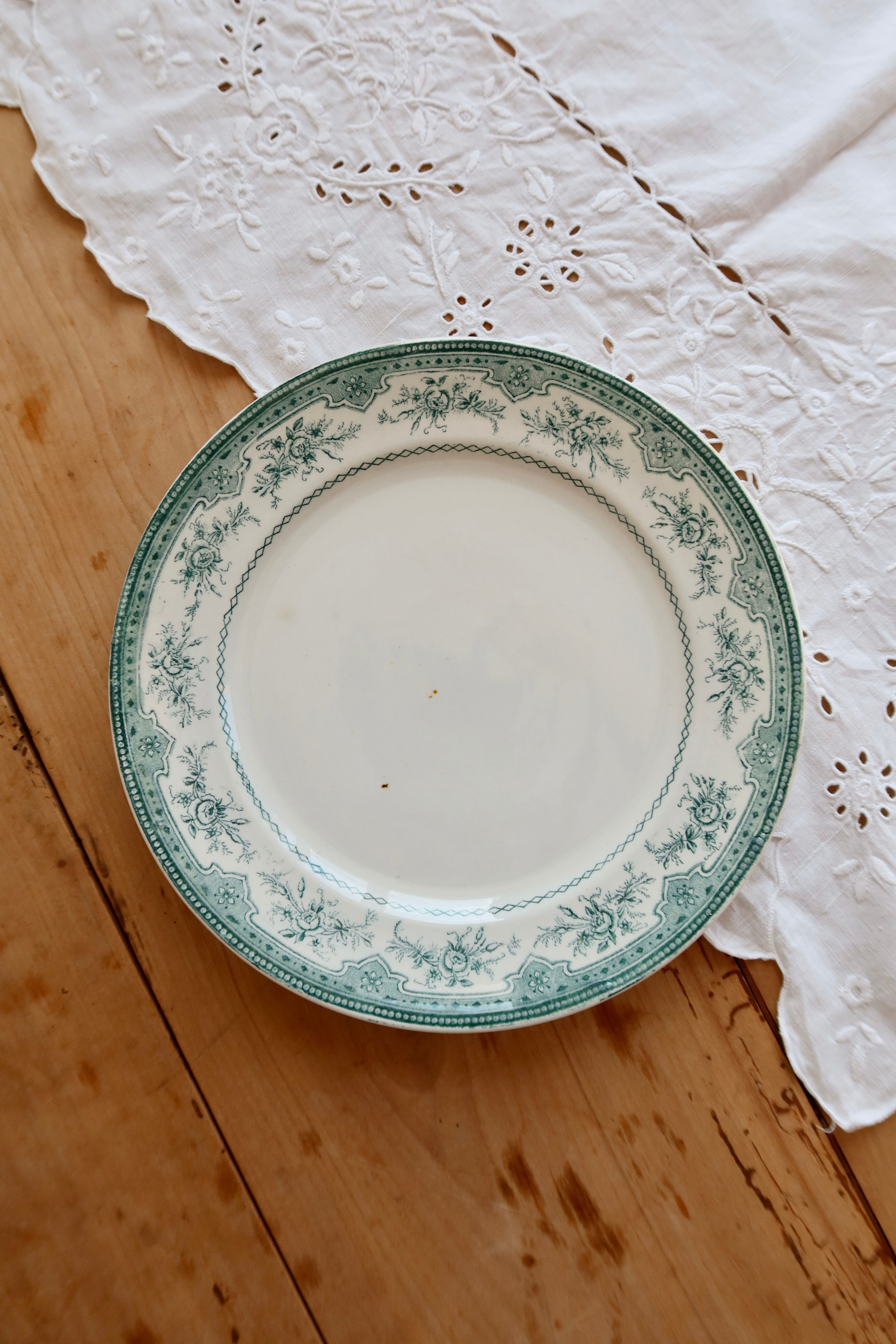 Antique flat plate, ironstone, Onnaing, Roses Mousses pattern.