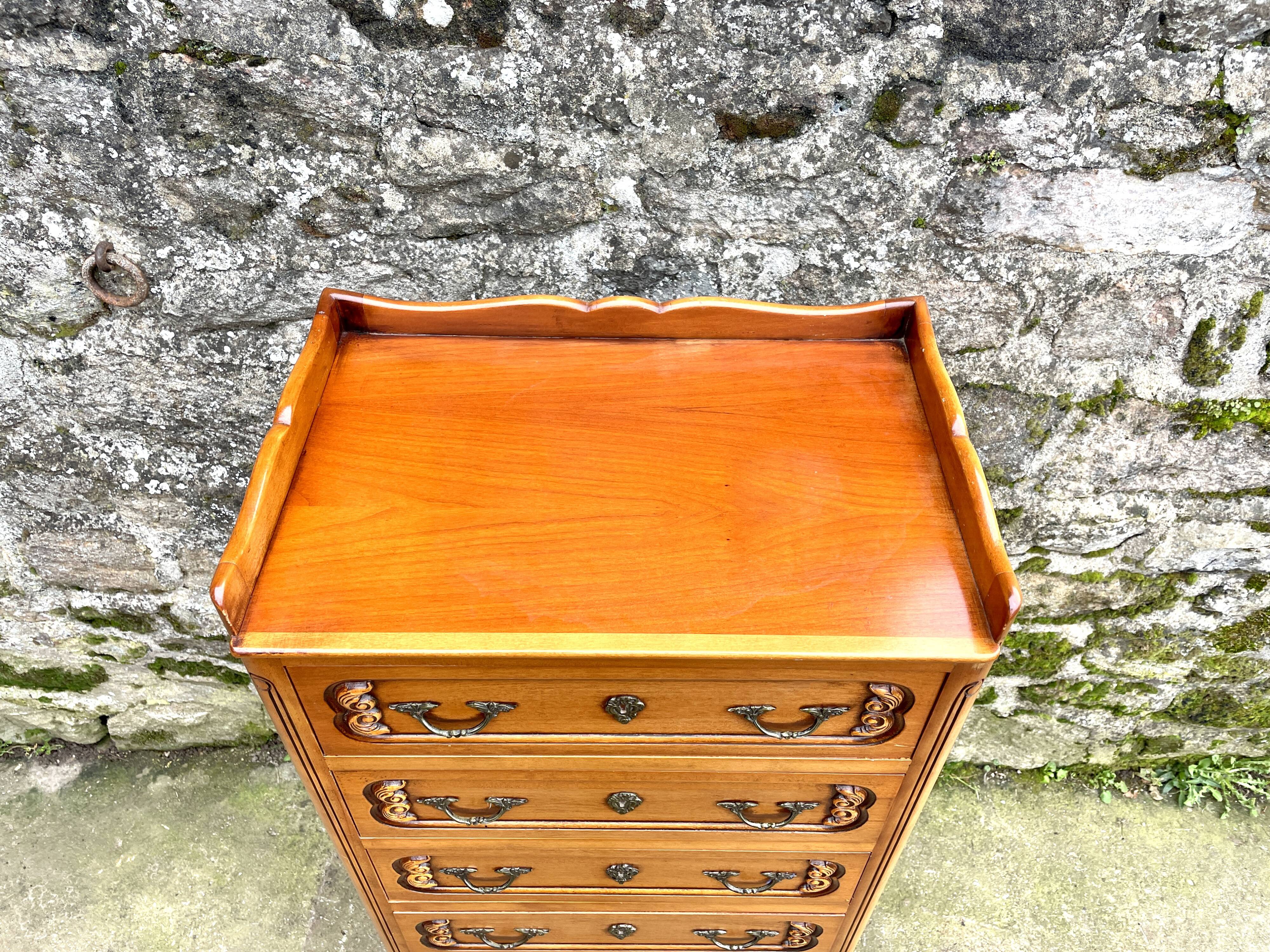 Louis XV style weekly planner