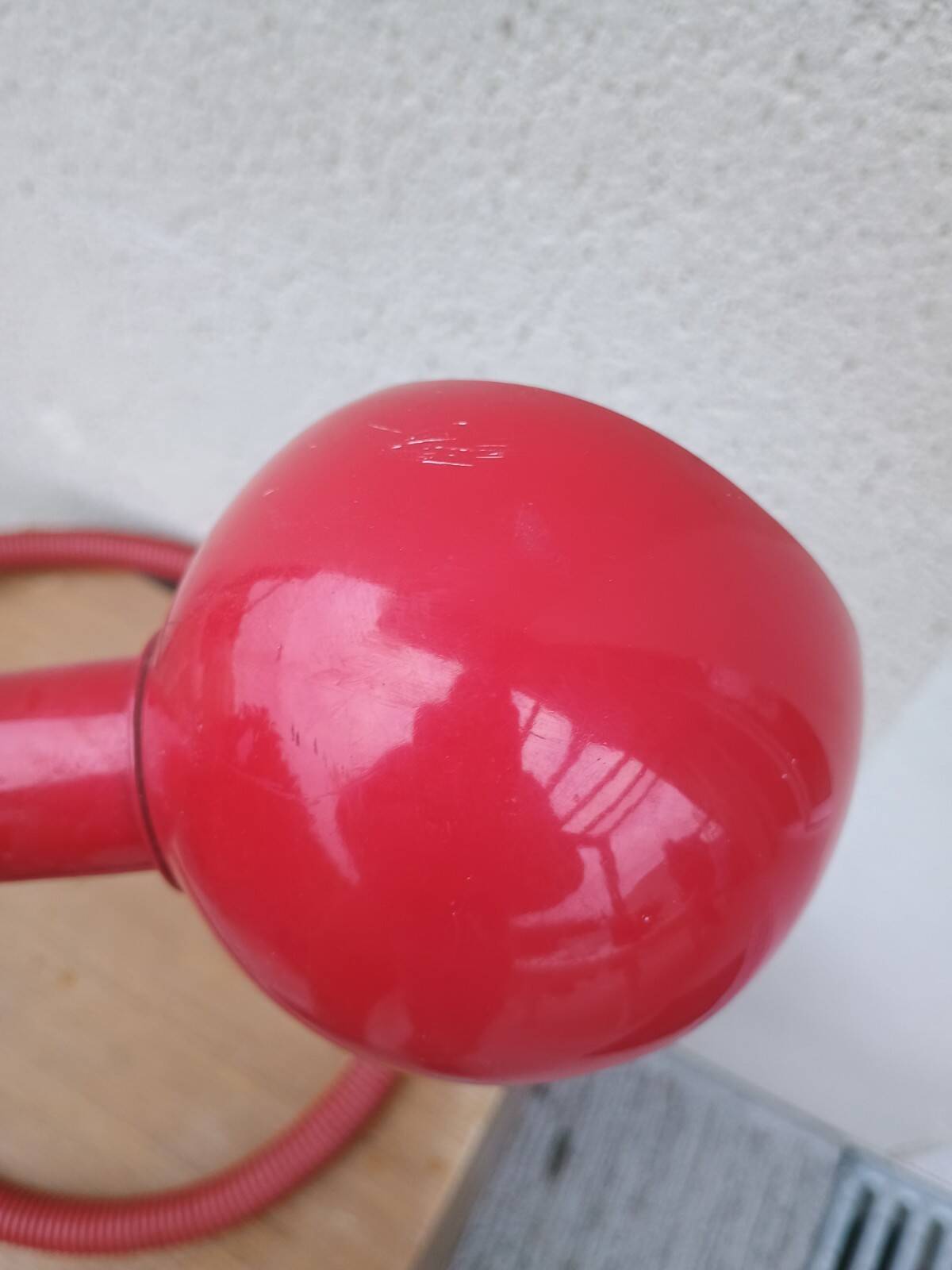 Red snake table lamp Hebi ISAO Hosoe Valenti Luce Italy design 1980 Memphis