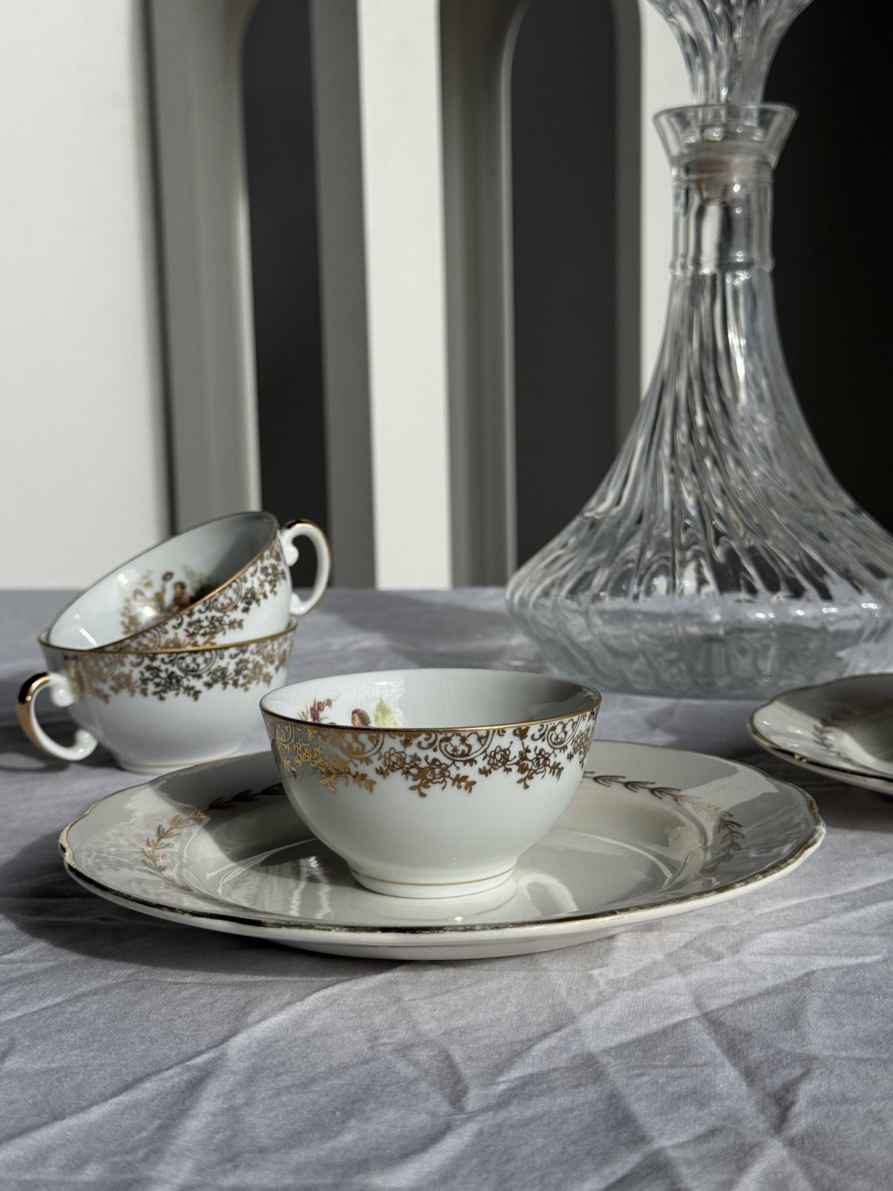 Vintage glass decanter in hot air balloon style H31 D18