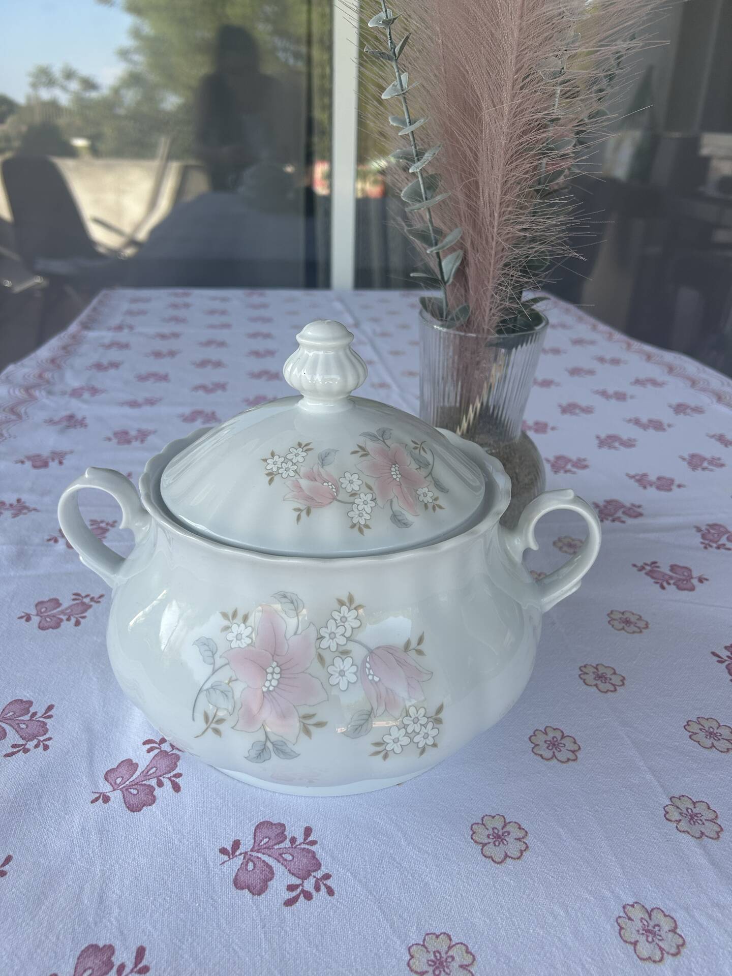Porcelain soup tureen with floral pattern