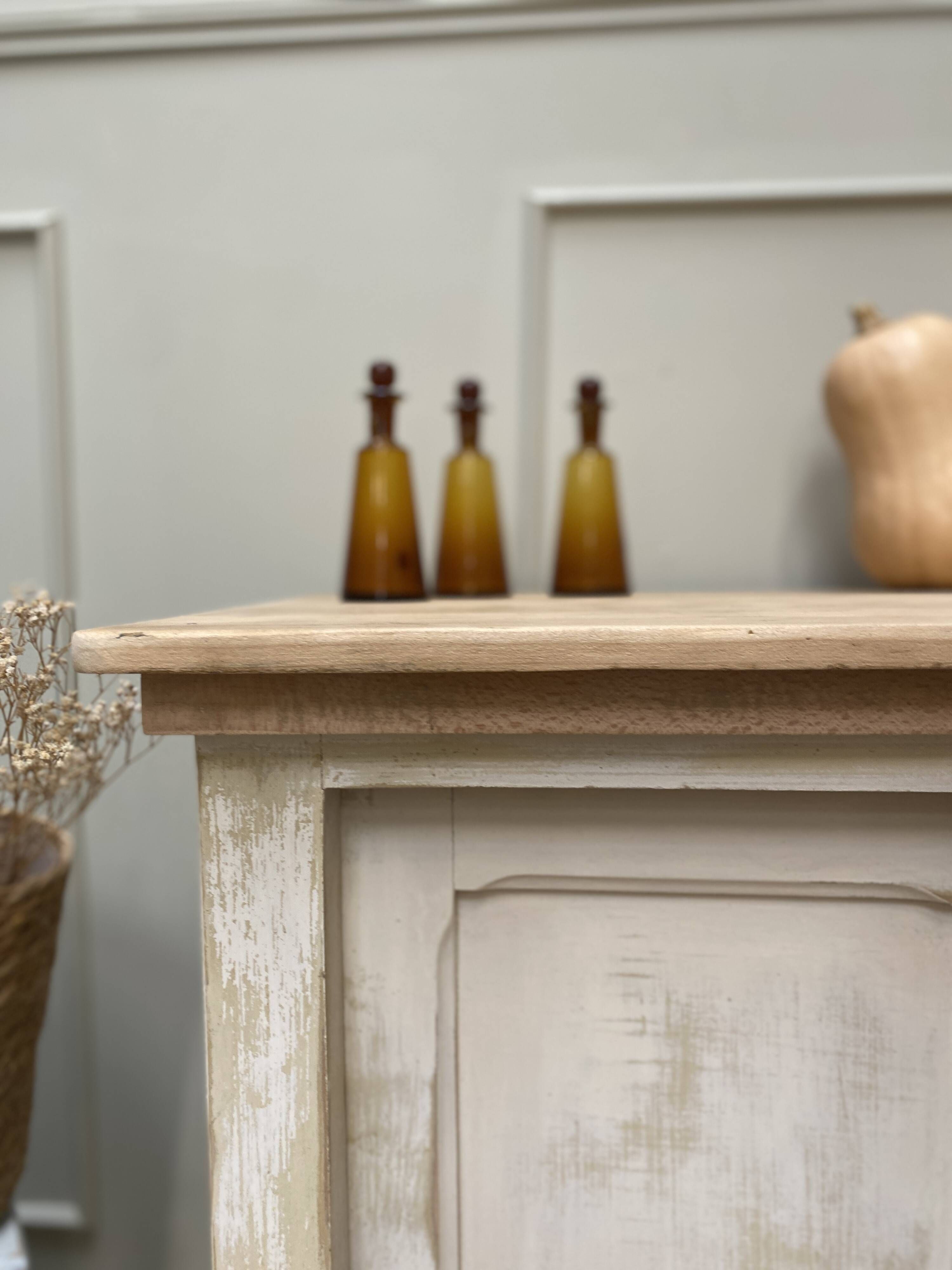 Petit buffet bas, portes coulissantes