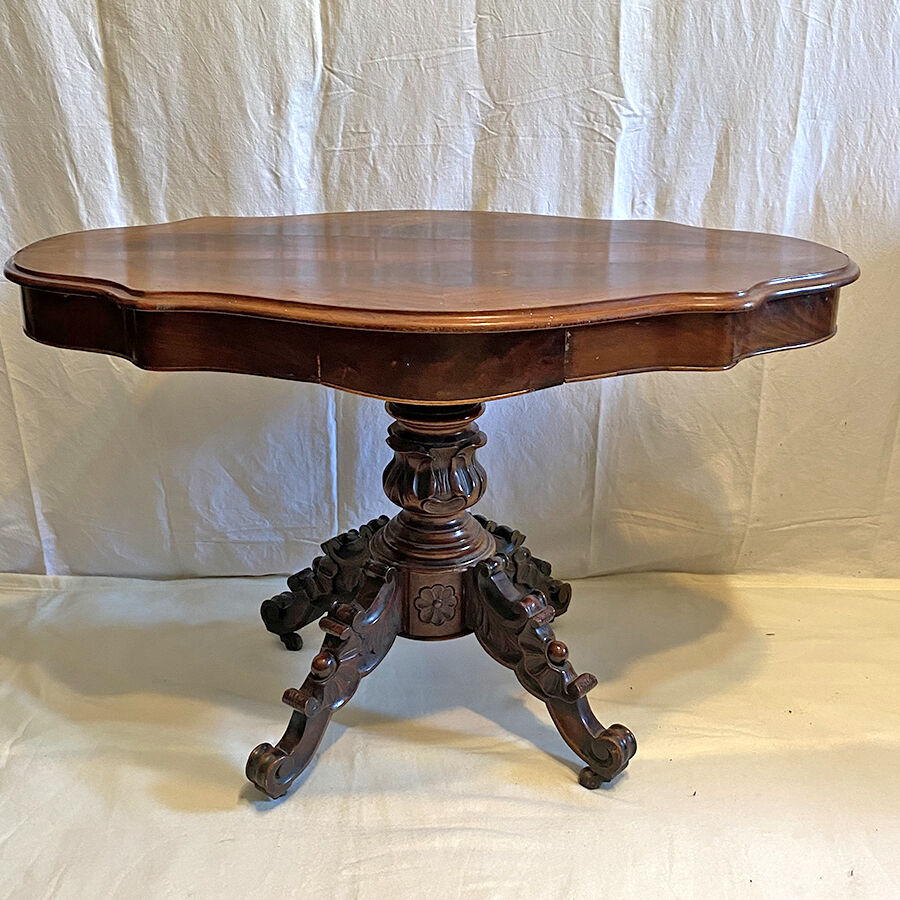 Napoleon III fiddled form table