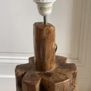 Lampe brutaliste en bois