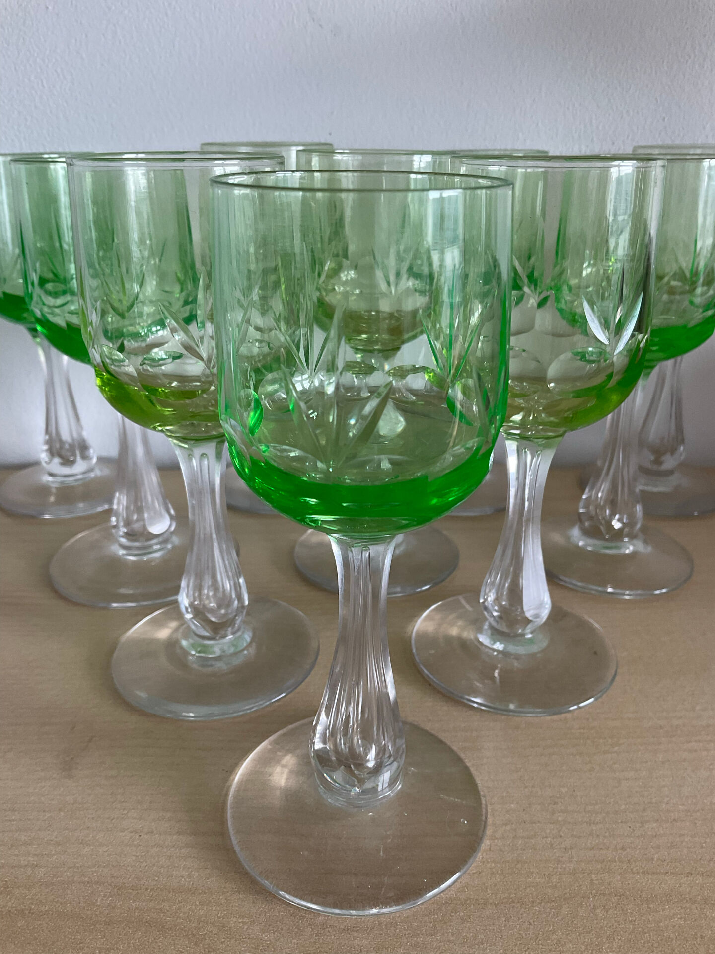 Set of 10 uraline glasses from the 1970s.
