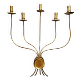 Grand appliqué mural en métal laqué en laiton à 5 bras ou chandelier, présentant un design minimaliste et épuré de style milieu de siècle.