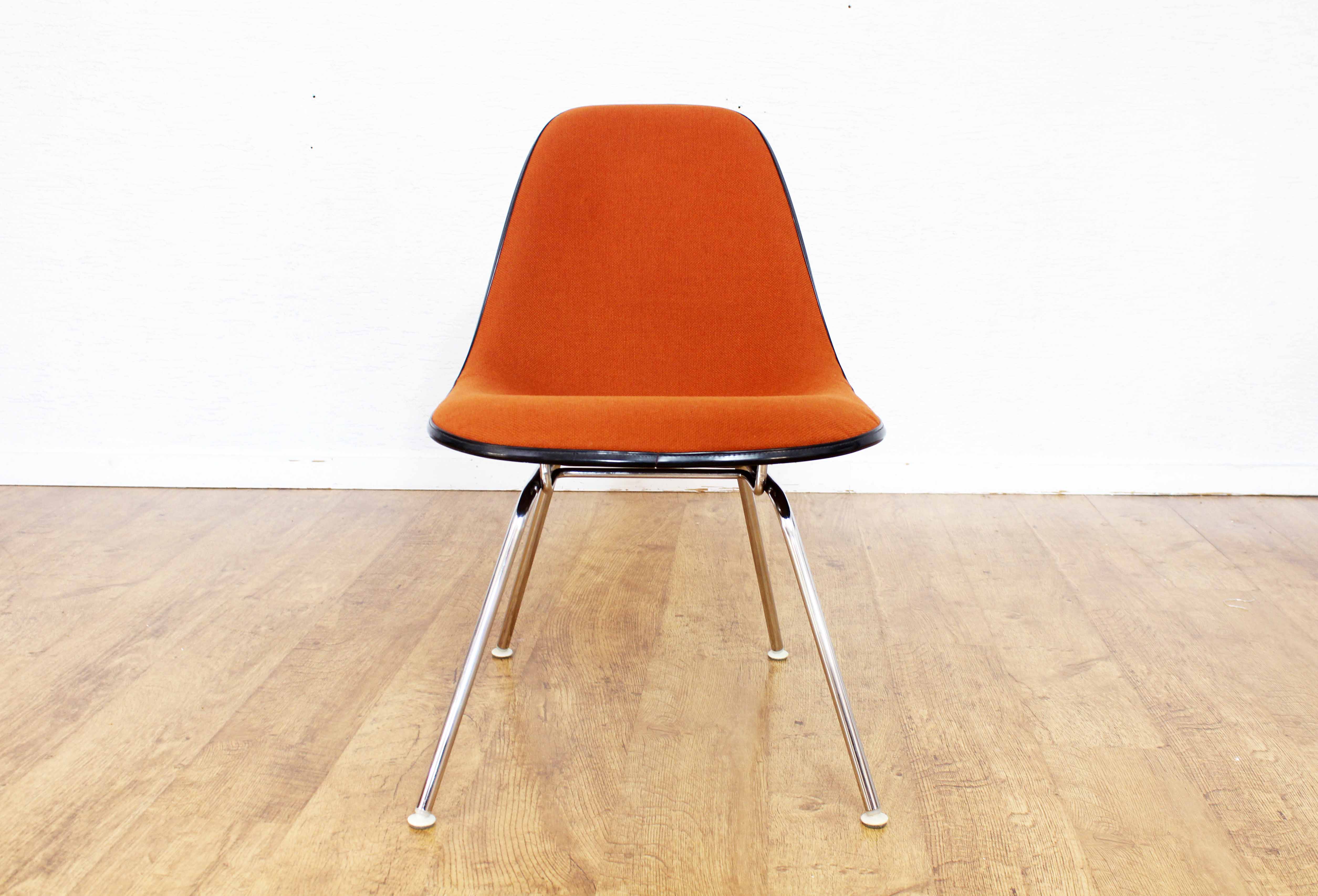 Original chair Eames DSX Herman Miller Vitra edition of the 70s.