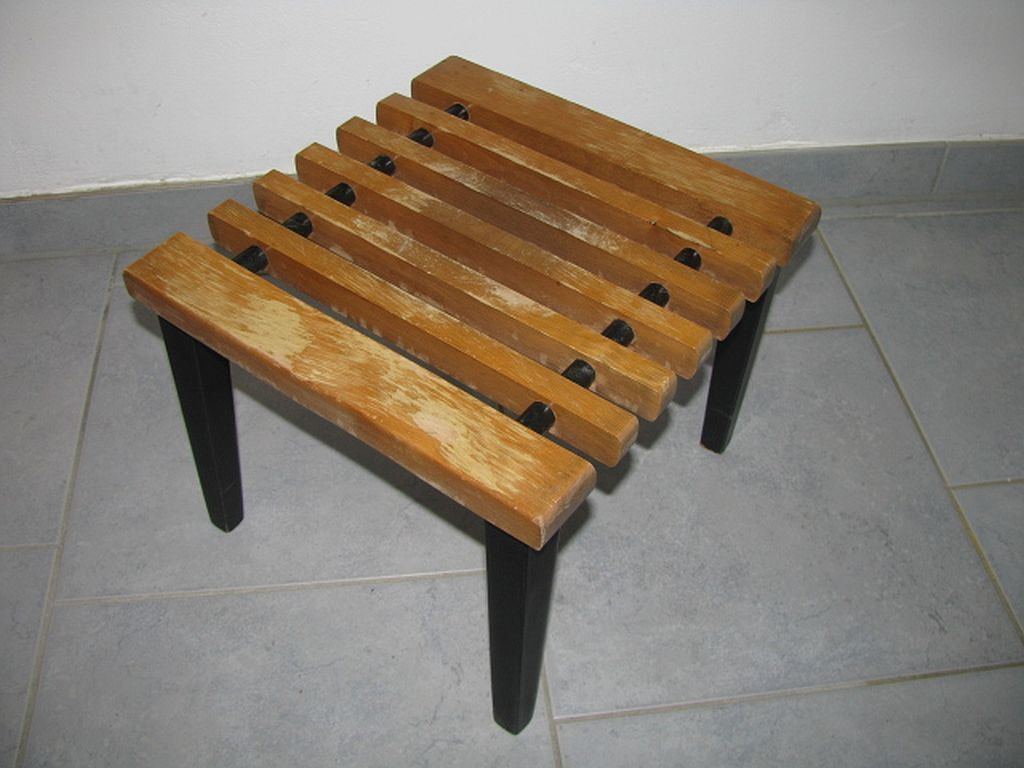 Tabouret à lattes