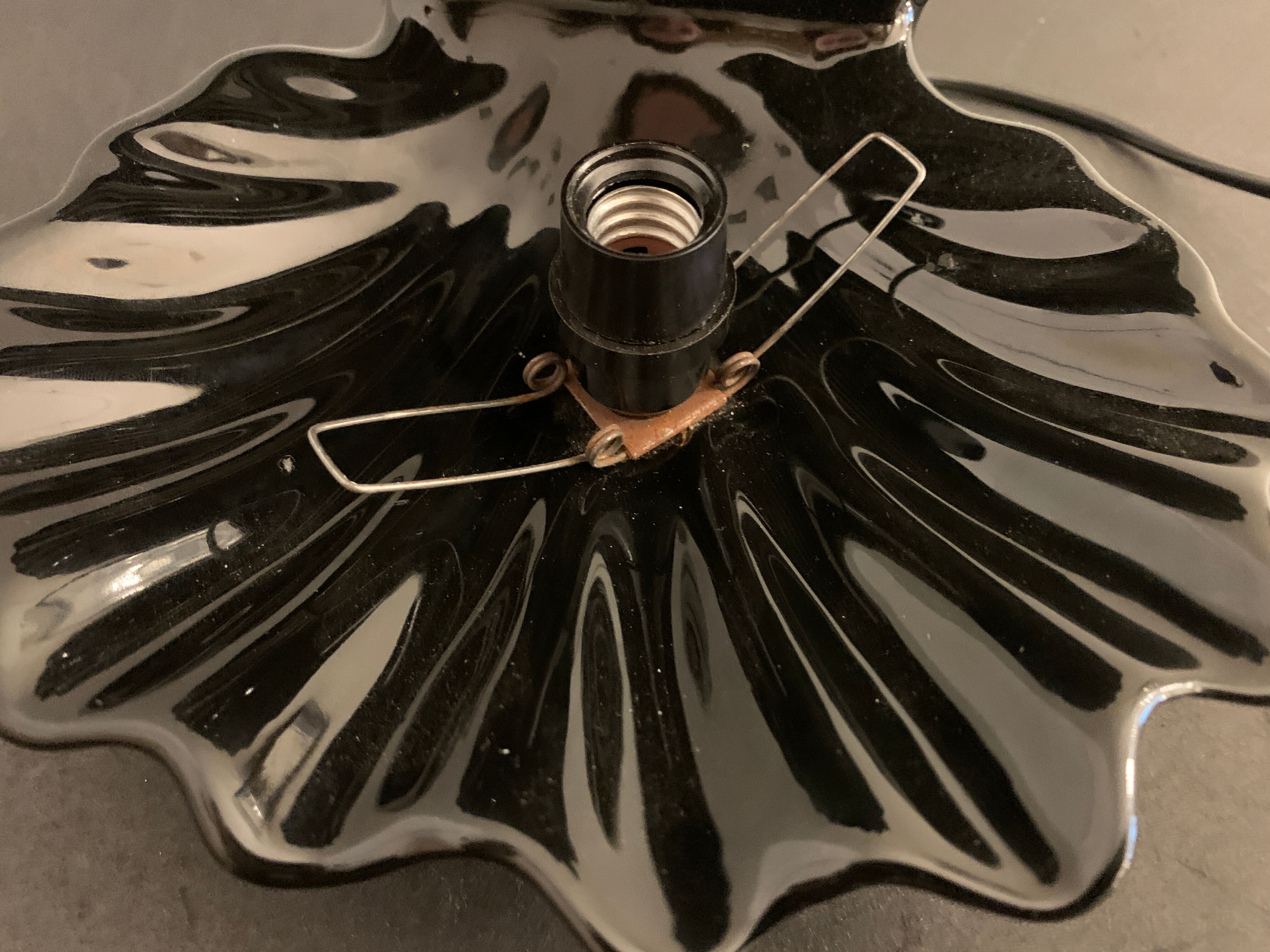 Black ceramic shell lamp and white opaline