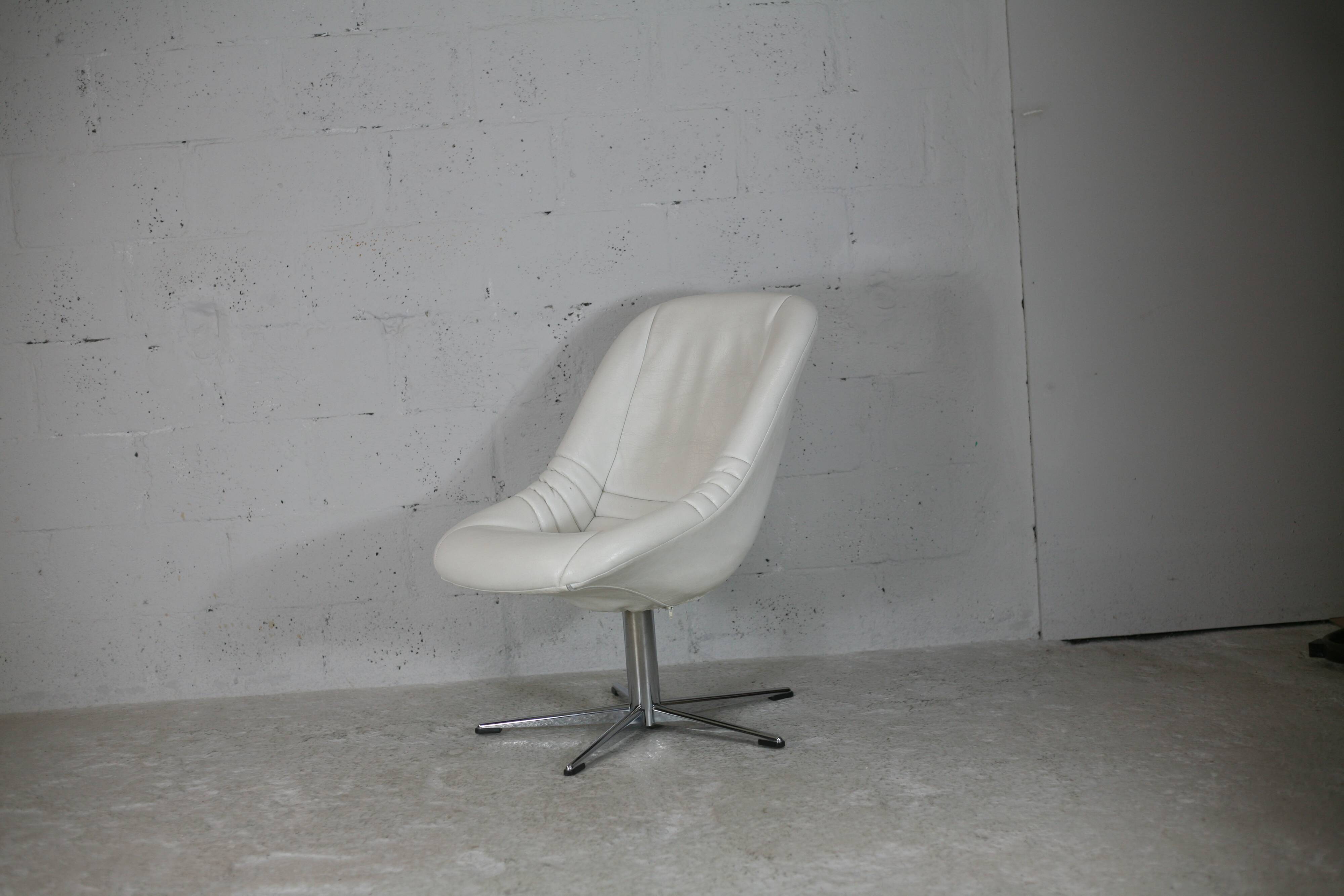 Armchair "Space Age", steel, fiberglass and imitation leather, France, circa 1970