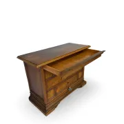 Elegant antique Italian chest of drawers, dating from the 20th century