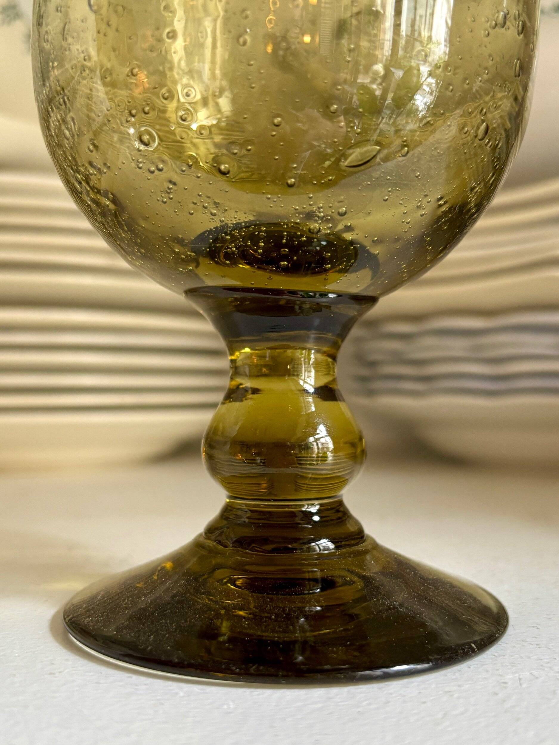 Verre à pied en verre soufflé vert