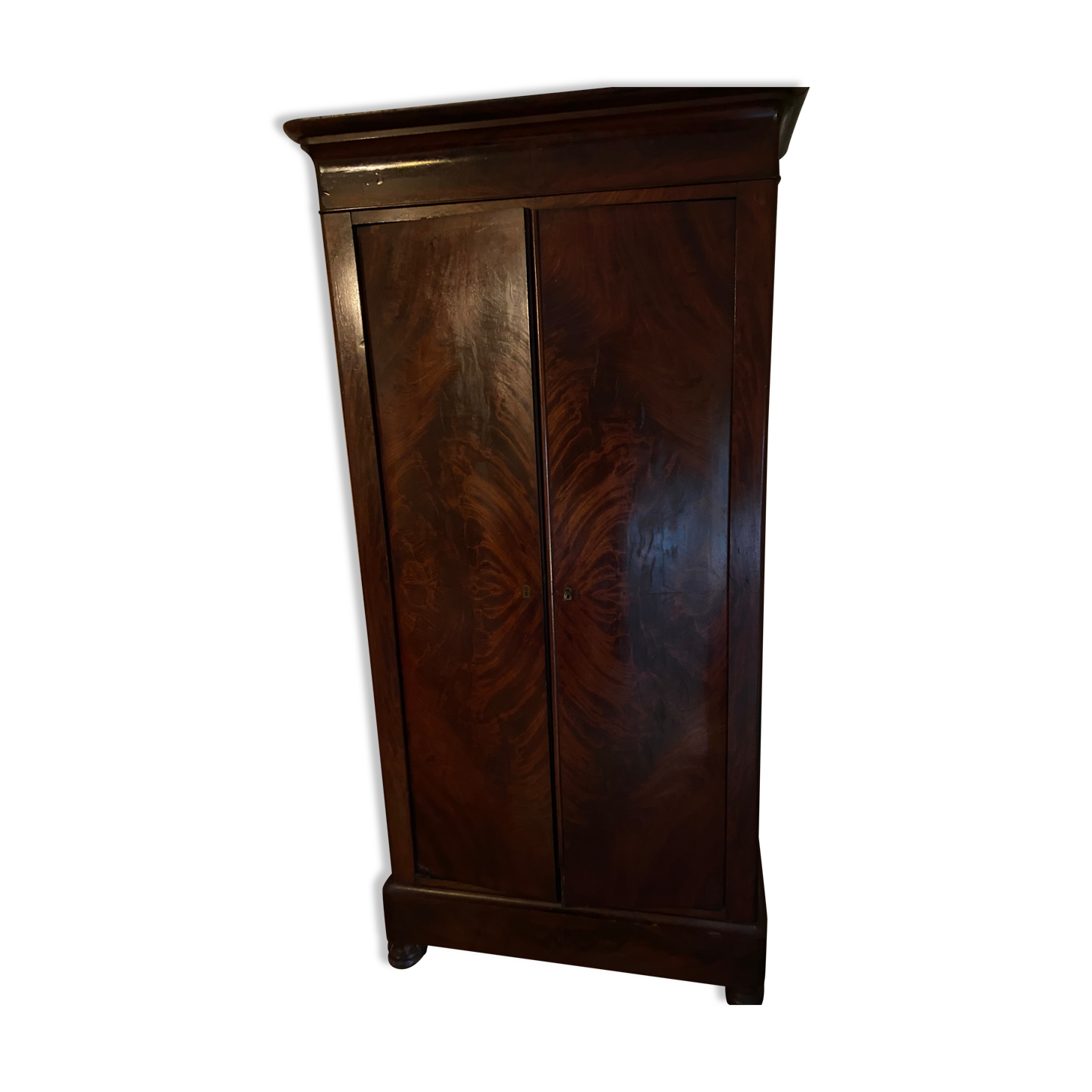 Wardrobe hanging down
