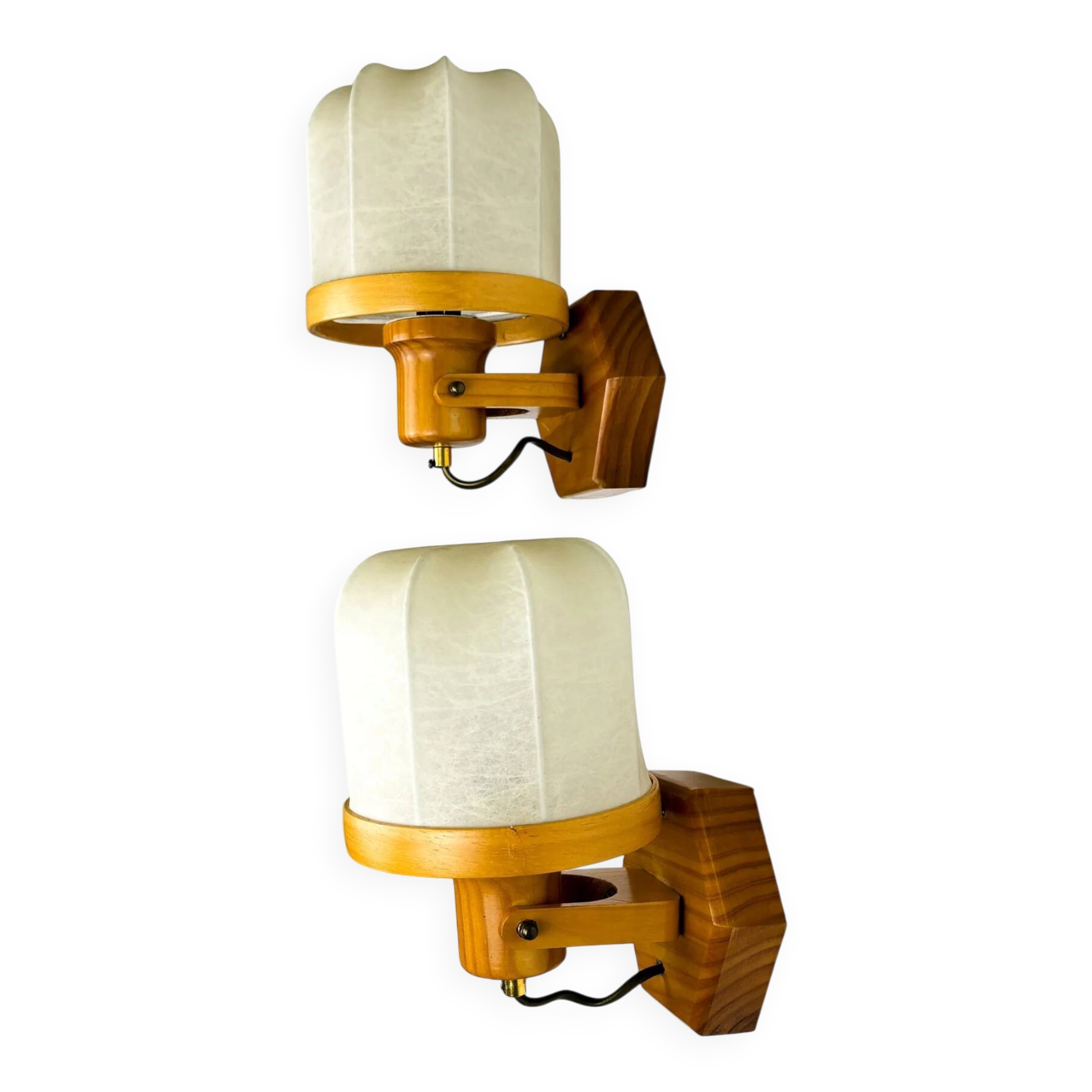 Pair of articulated "Cocoon" wall lights, resin and pine, Italy, circa 1970