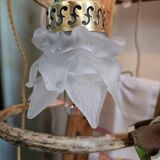 Glass paste flower suspension