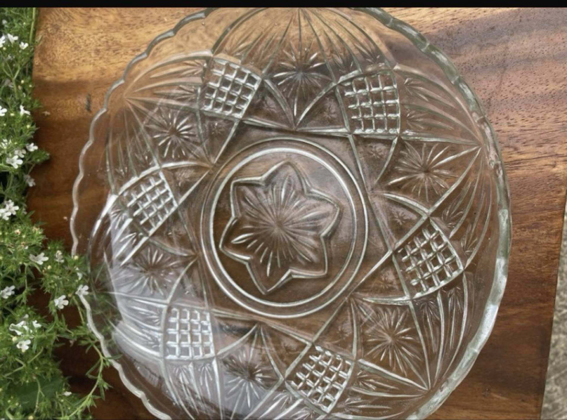 Pressed and moulded glass cheese dome