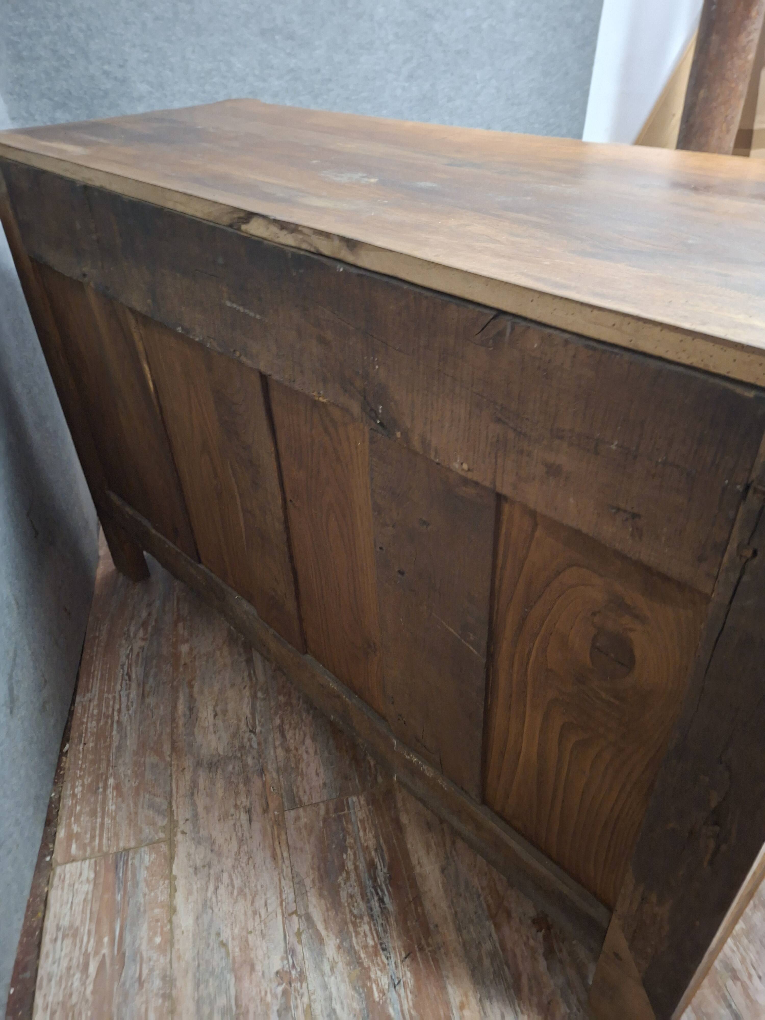 Louis-Philippe period sideboard in walnut, 19th century.