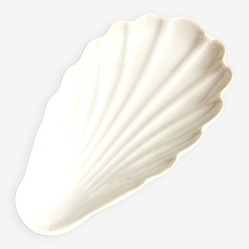 Pillivuyt shell ramekin in white porcelain