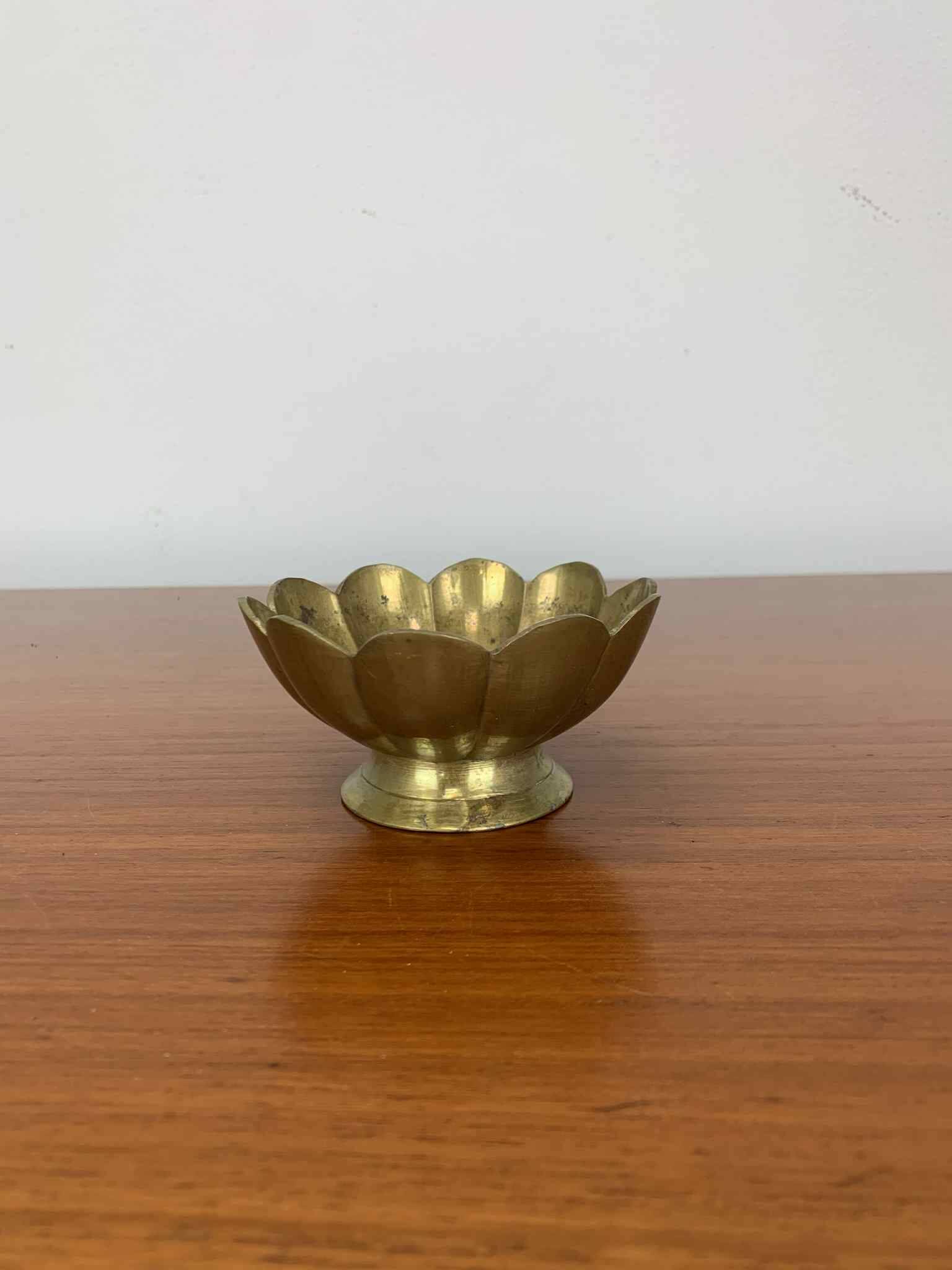 Vintage gold-plated brass flower emptier