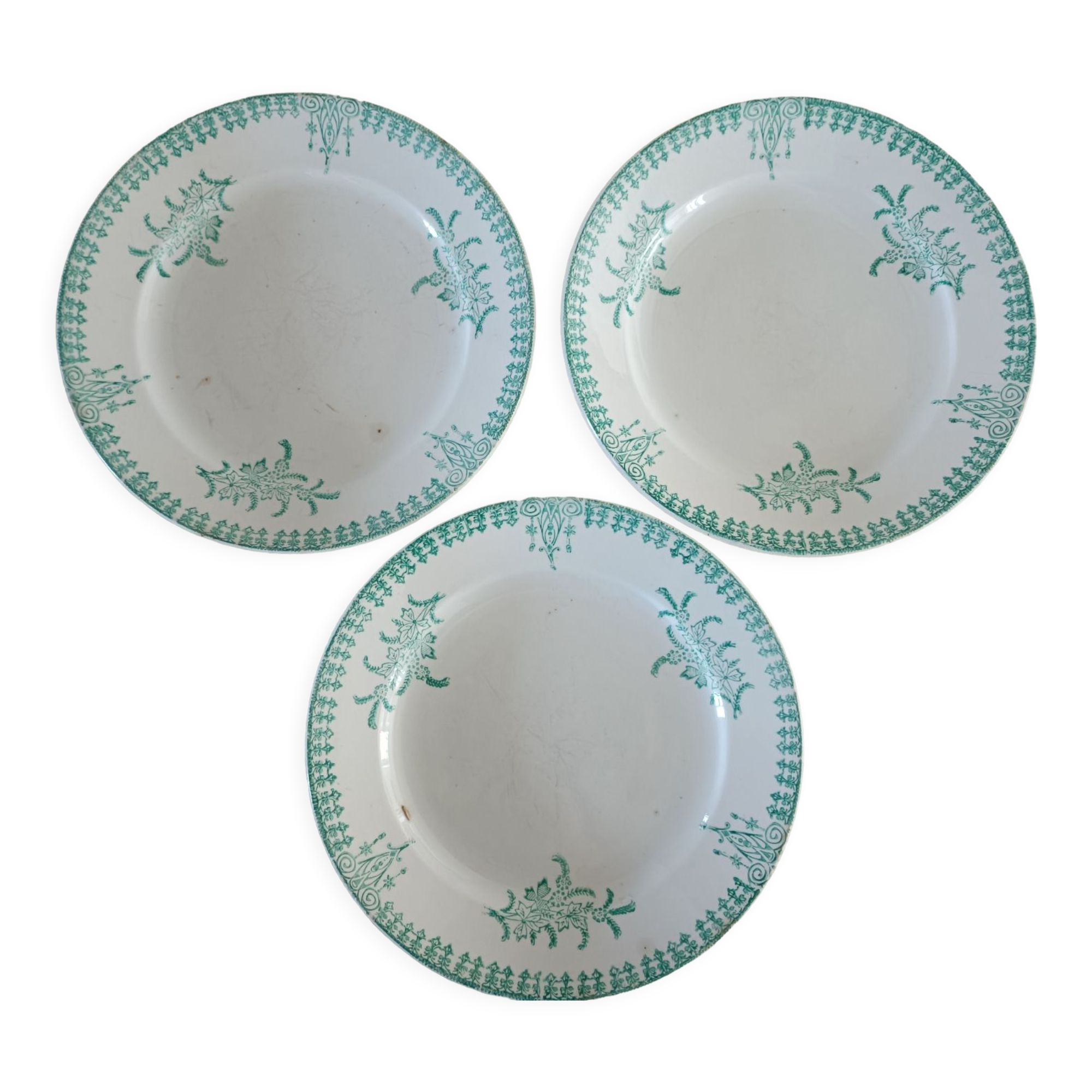 Lot trois assiettes terre de fer Onnaing